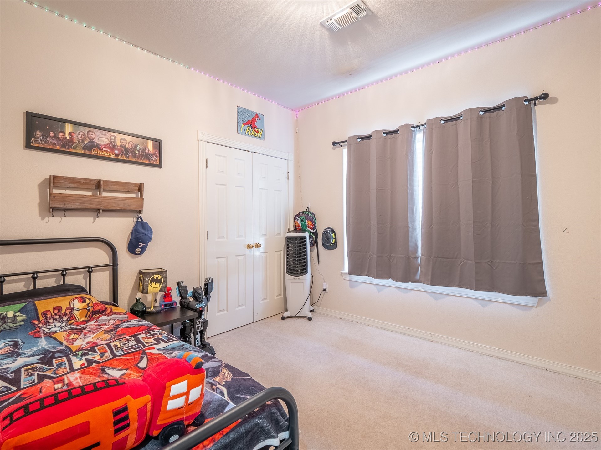 33 River Oaks Property Photo 37