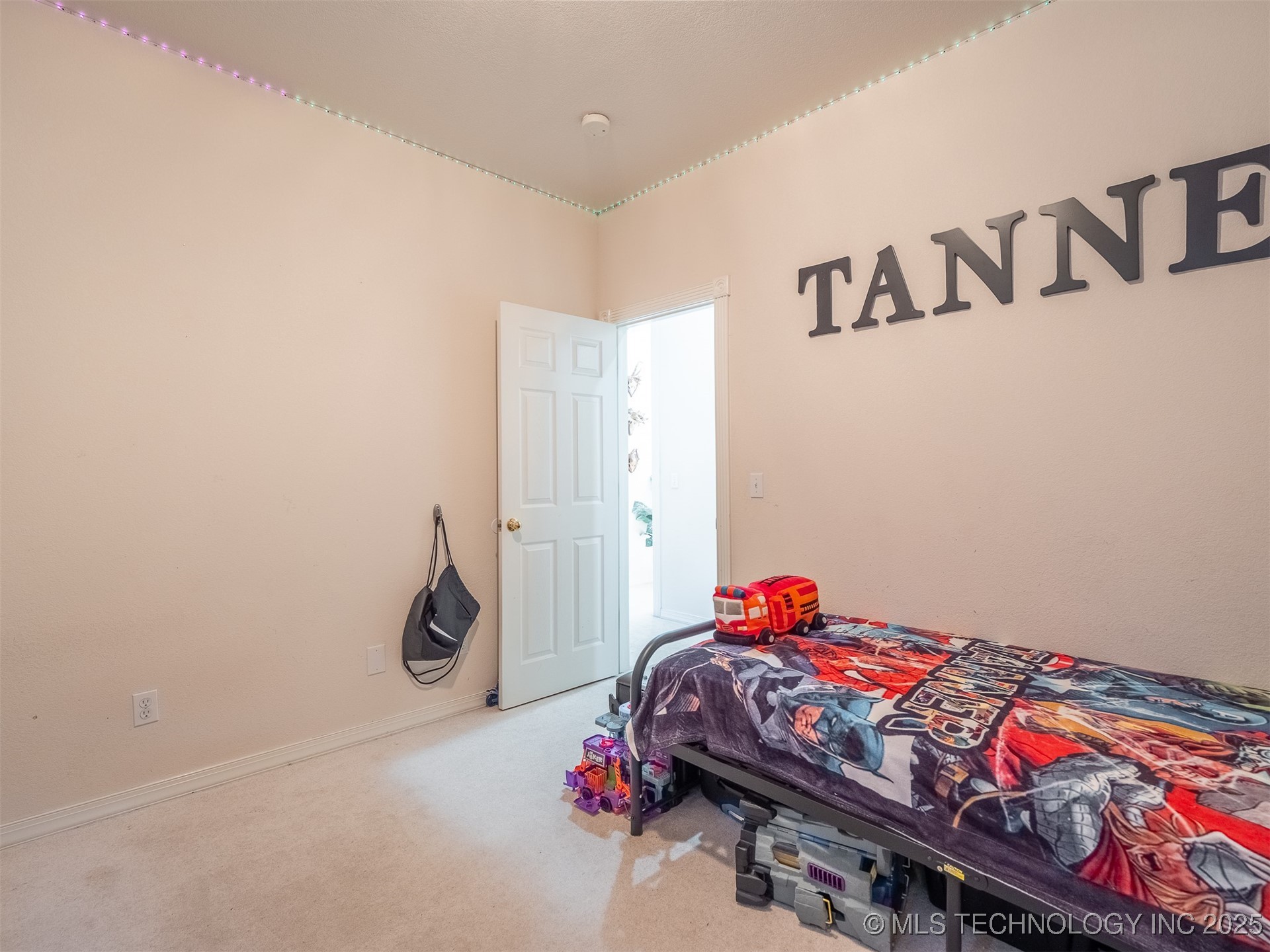 33 River Oaks Property Photo 39