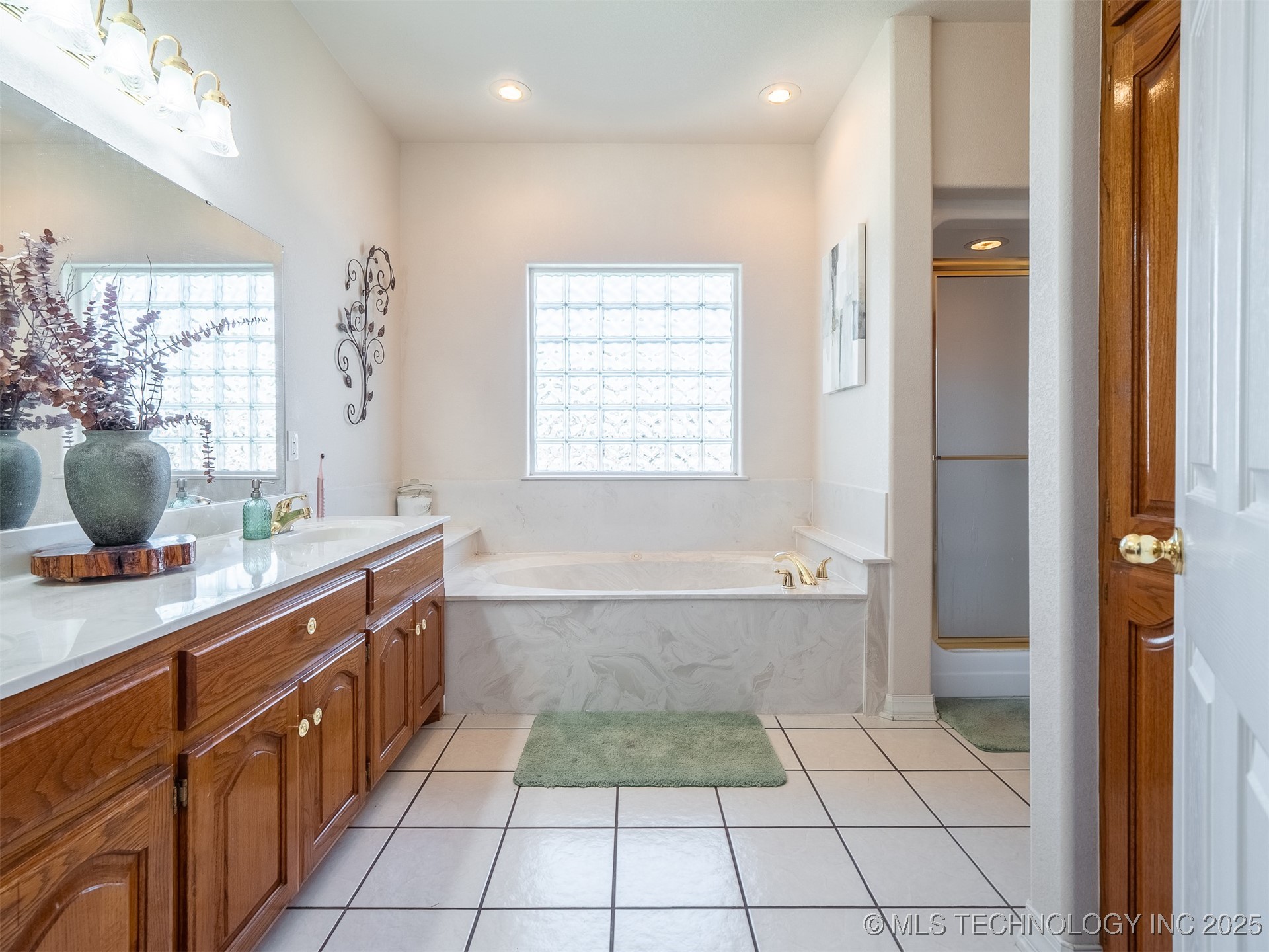 33 River Oaks Property Photo 47