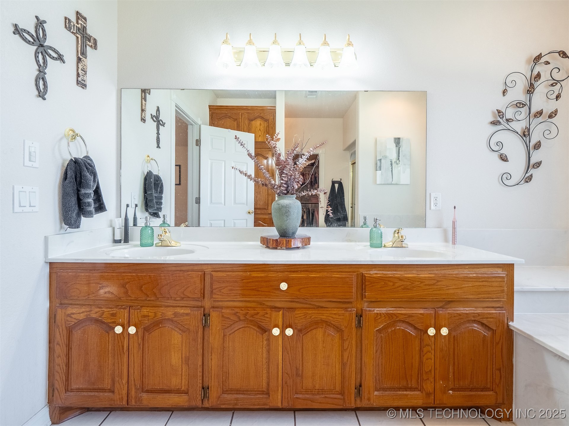 33 River Oaks Property Photo 51