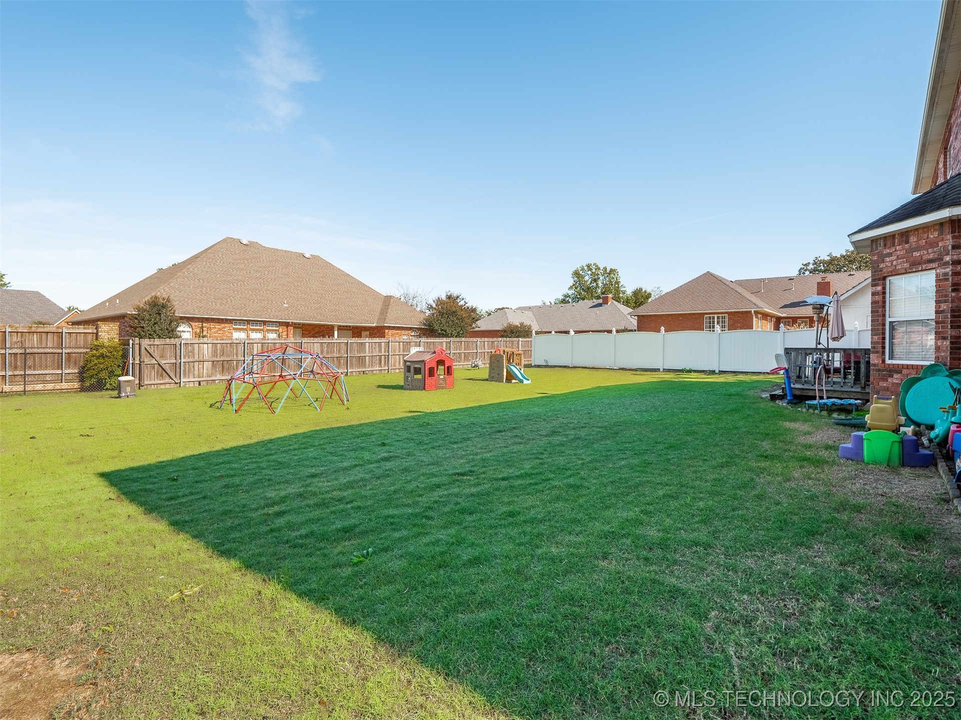 33 River Oaks Property Photo 53