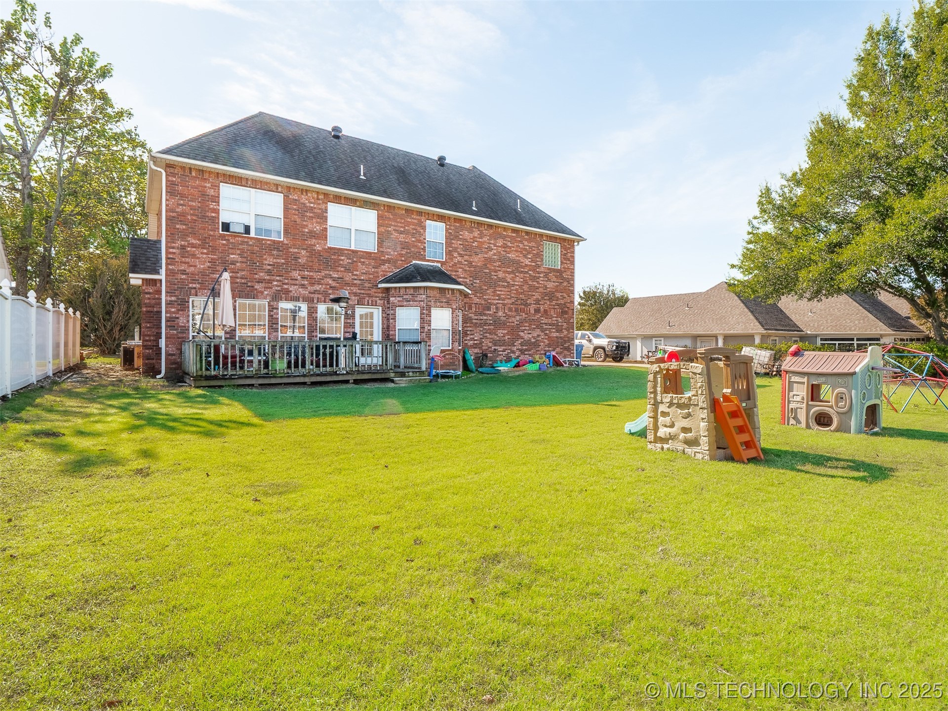 33 River Oaks Property Photo 54