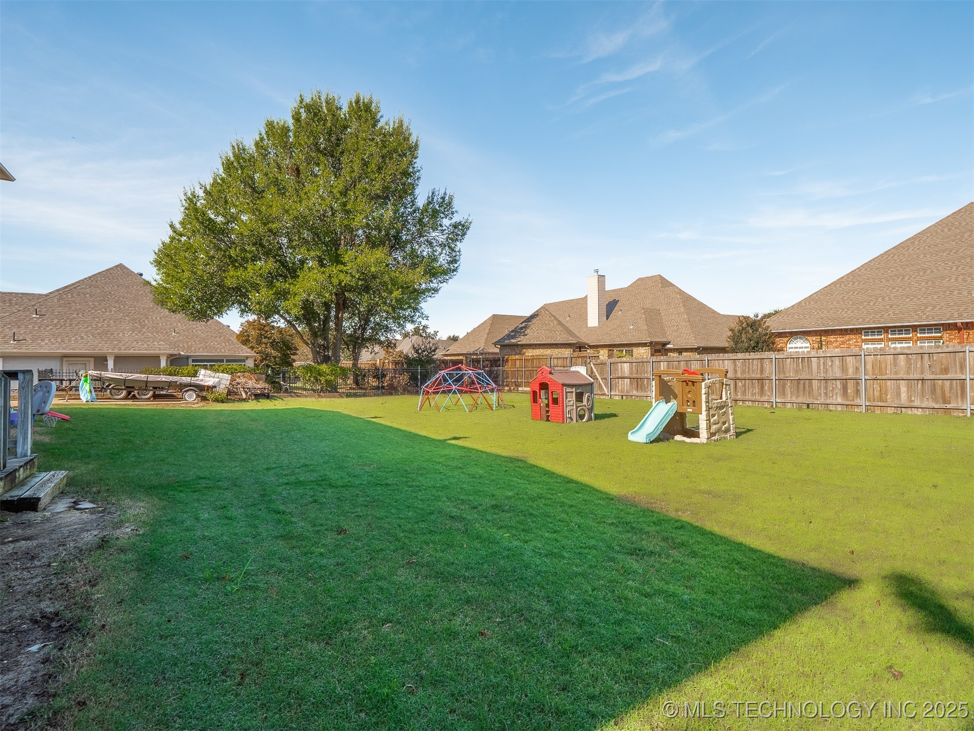 33 River Oaks Property Photo 55