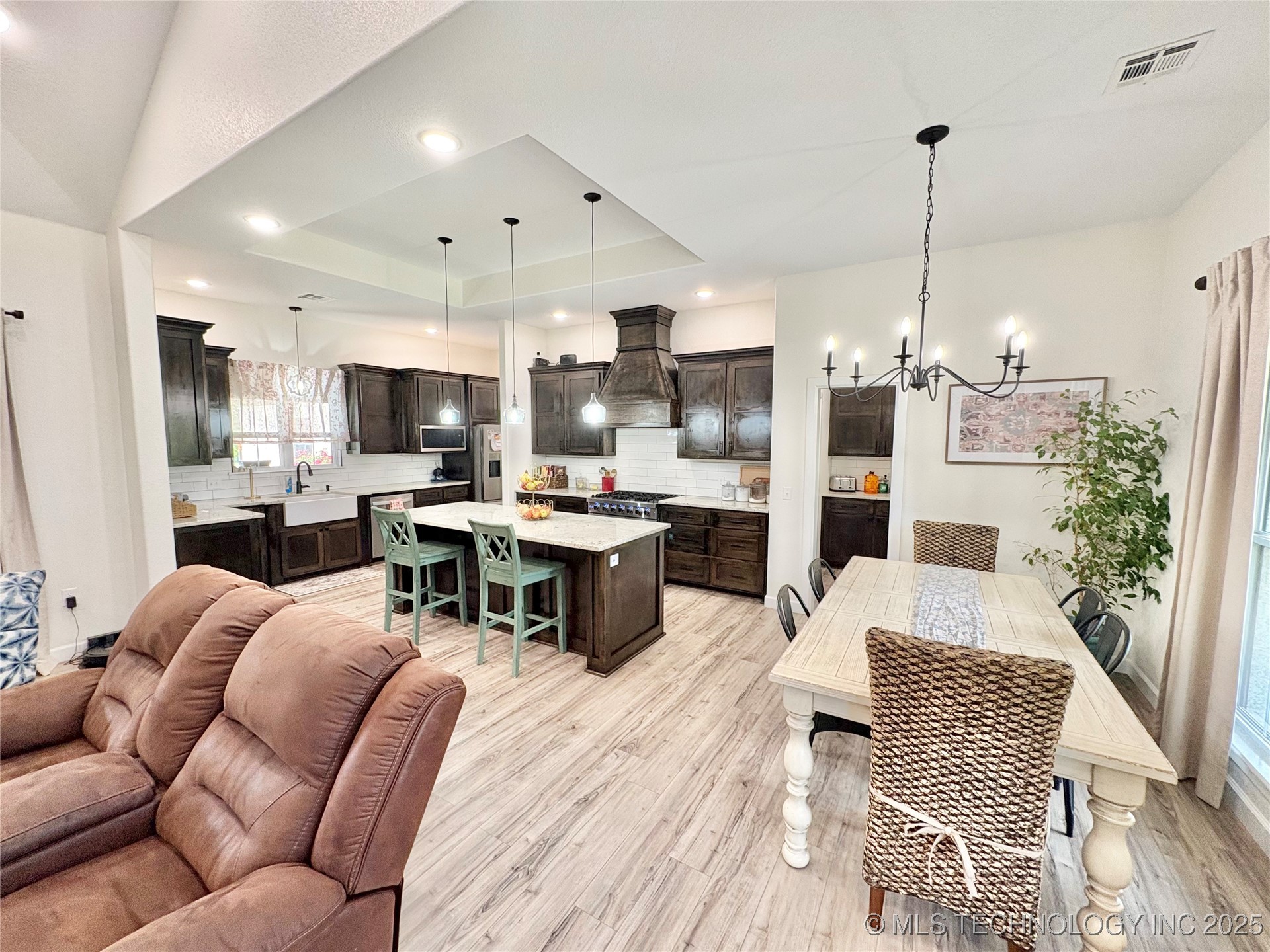 1609 E Hollow Oak Road Property Photo 7