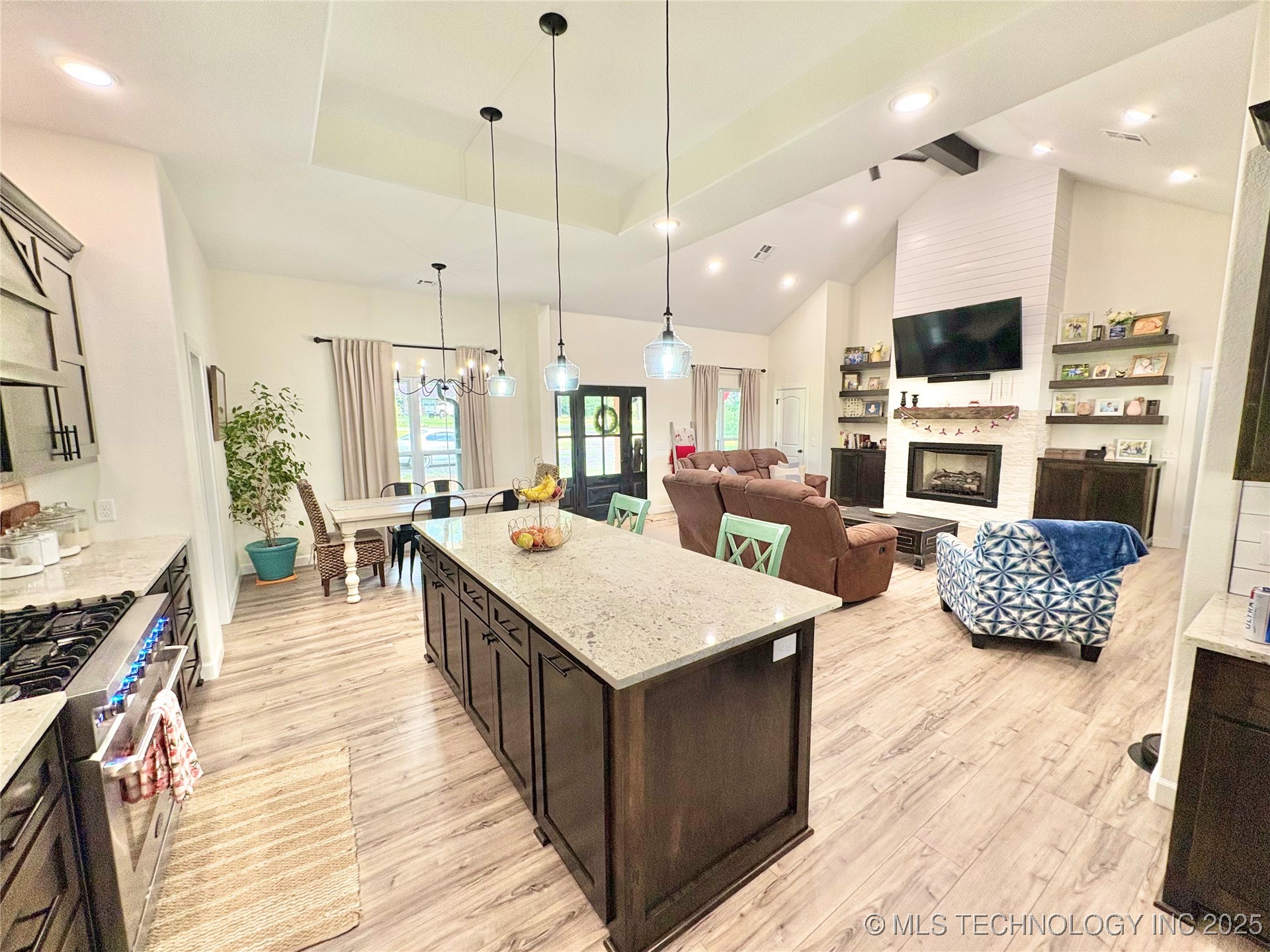 1609 E Hollow Oak Road Property Photo 8