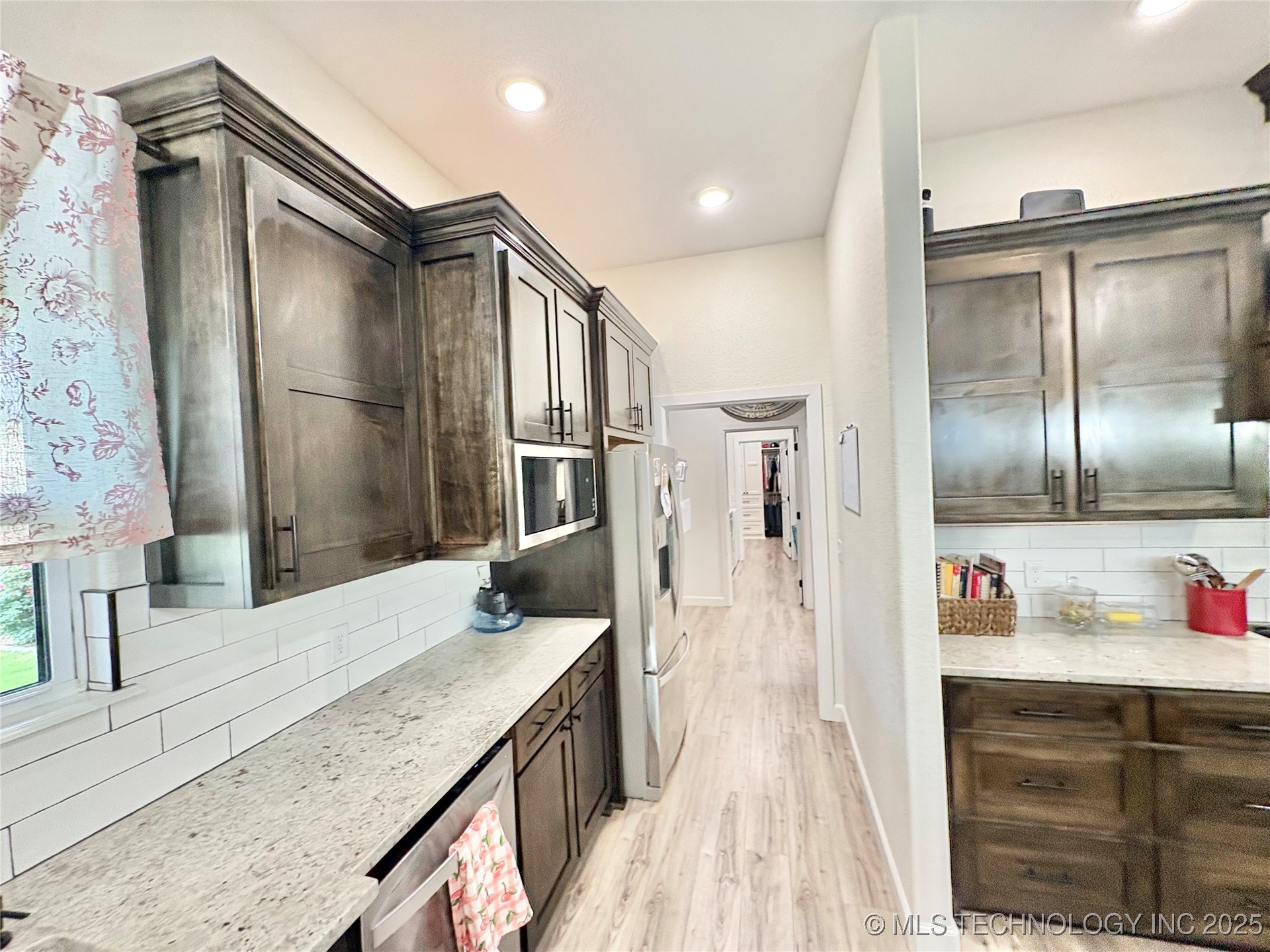 1609 E Hollow Oak Road Property Photo 11