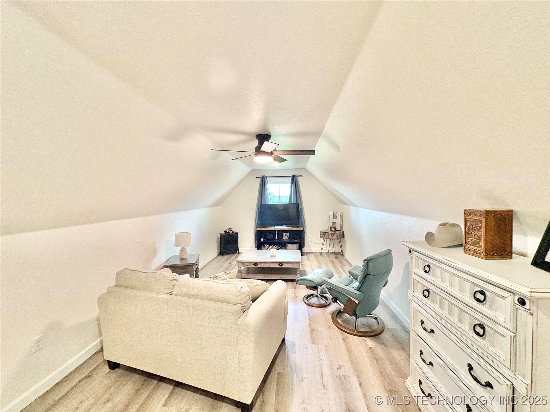 1609 E Hollow Oak Road Property Photo 38