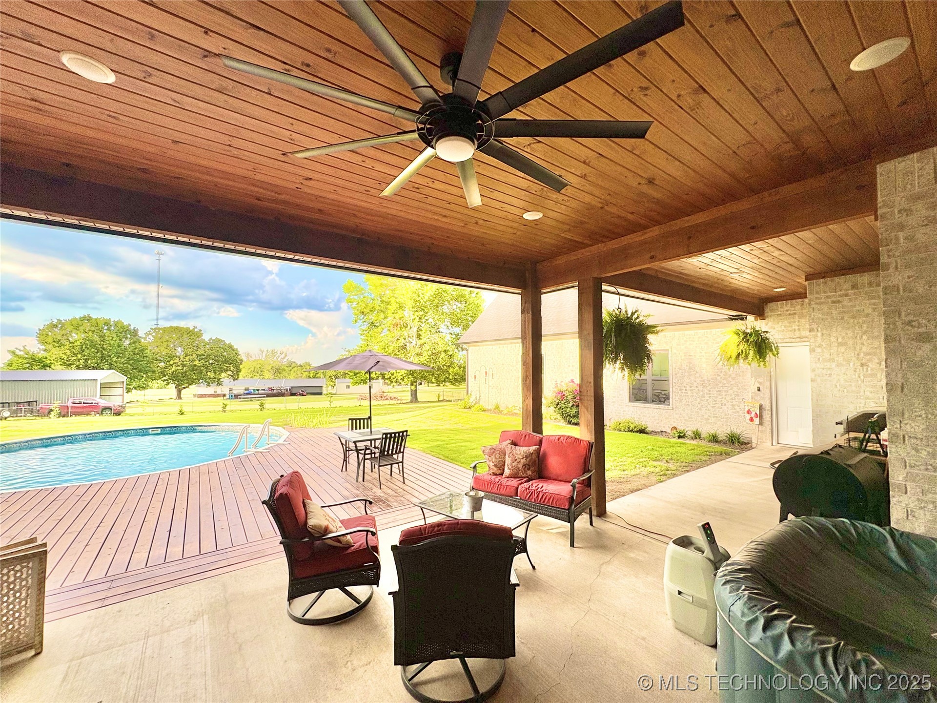 1609 E Hollow Oak Road Property Photo 53