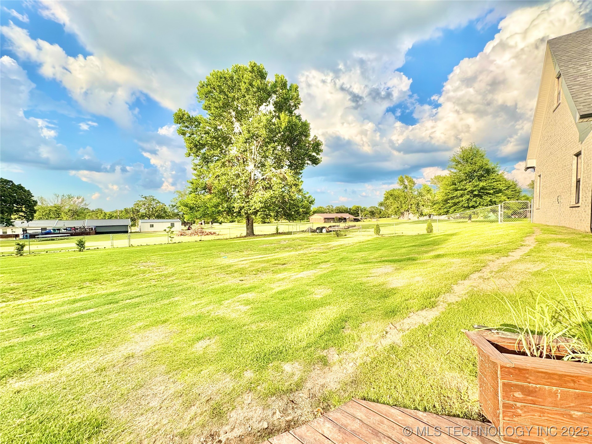 1609 E Hollow Oak Road Property Photo 60