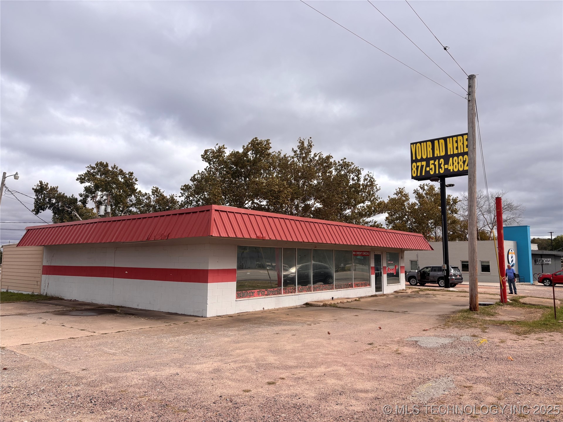 601 S 1st Property Photo 2