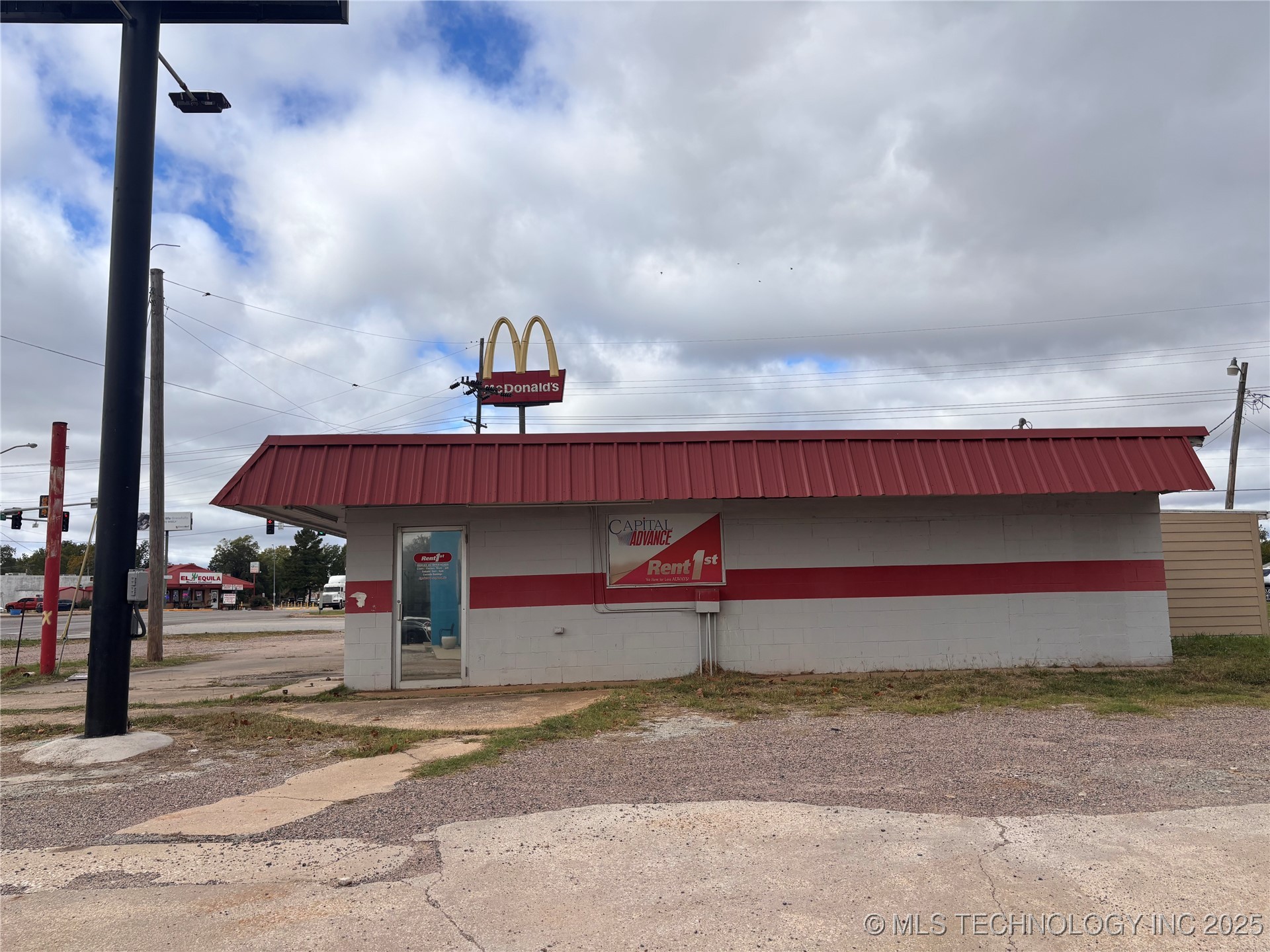 601 S 1st Property Photo 3