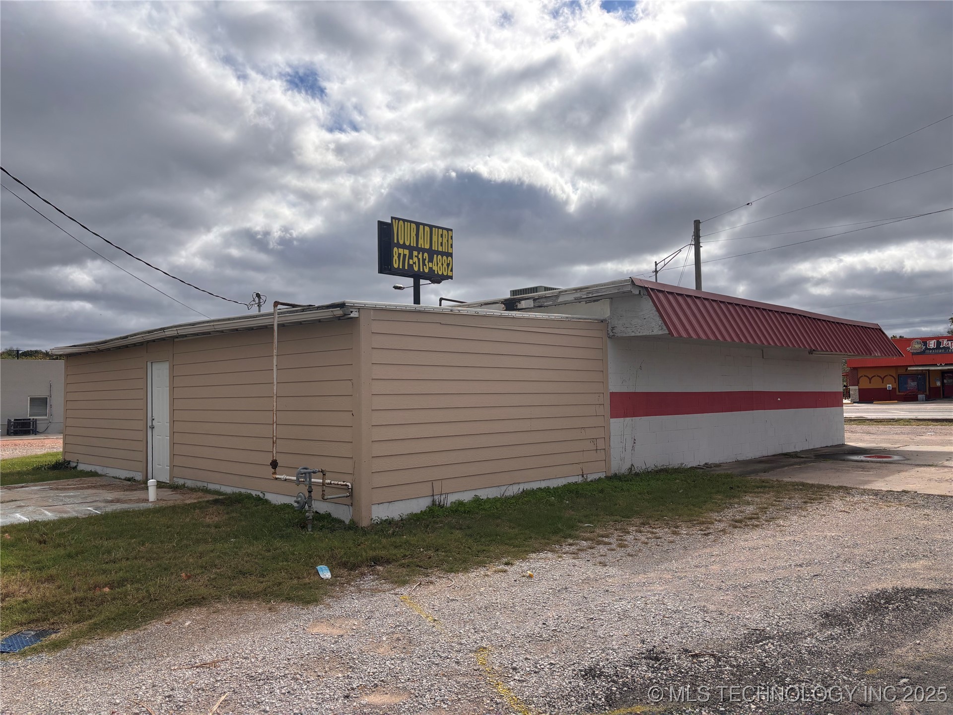 601 S 1st Property Photo 4