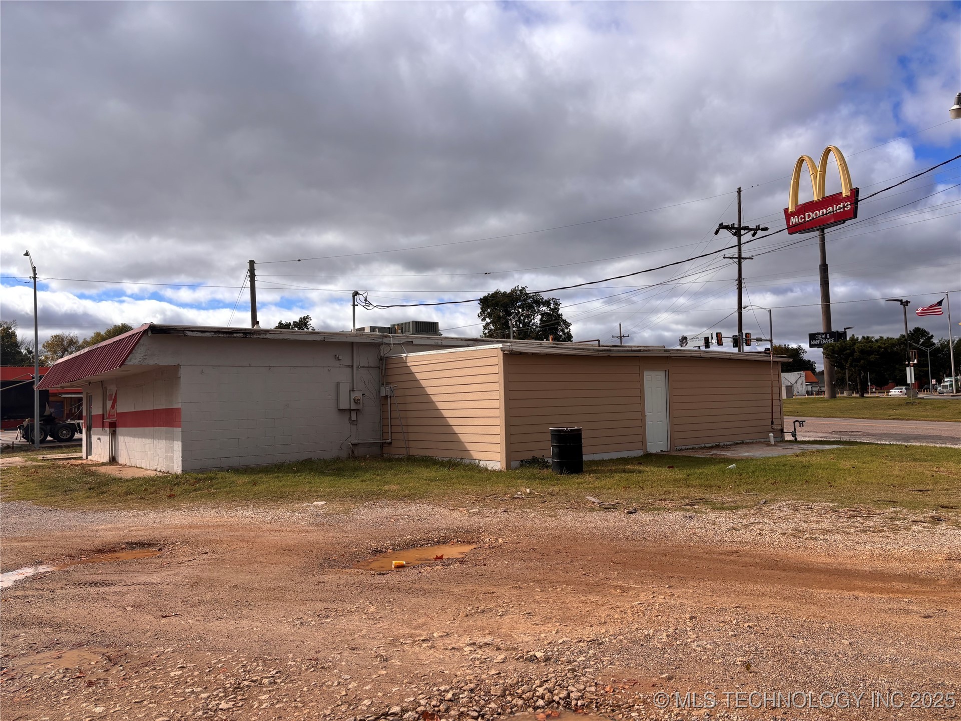 601 S 1st Property Photo 5