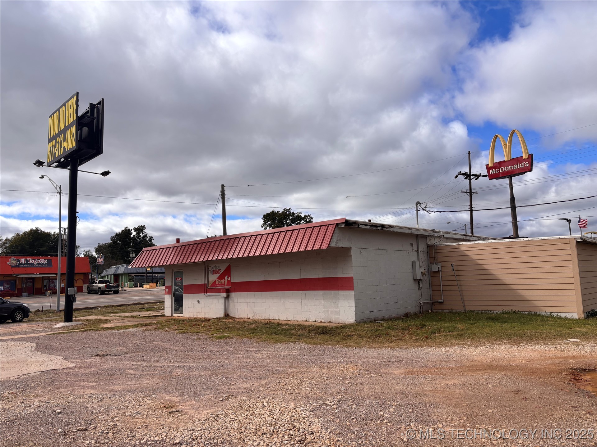 601 S 1st Property Photo 6