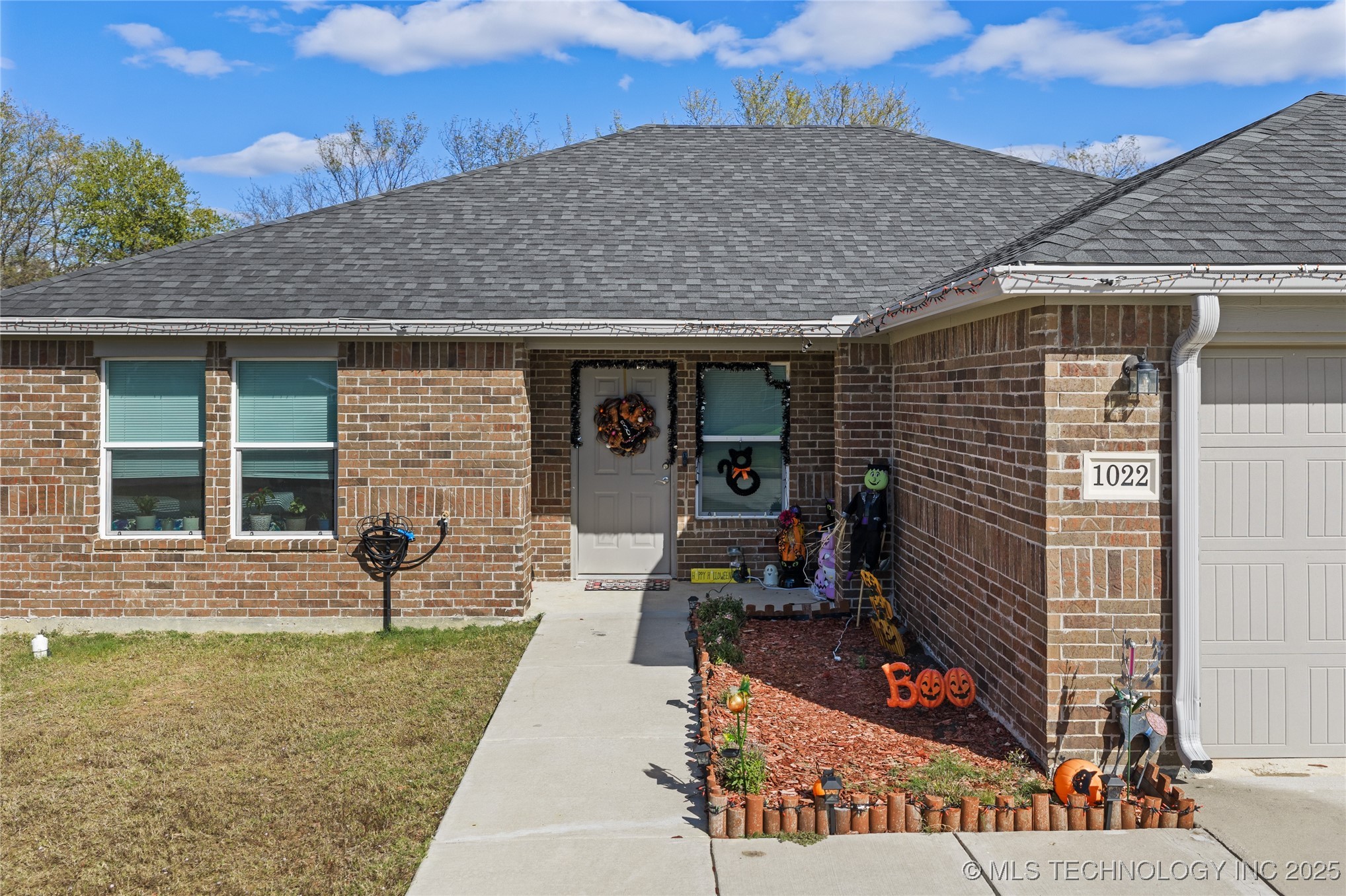 1022 Indian Plains Property Photo 2