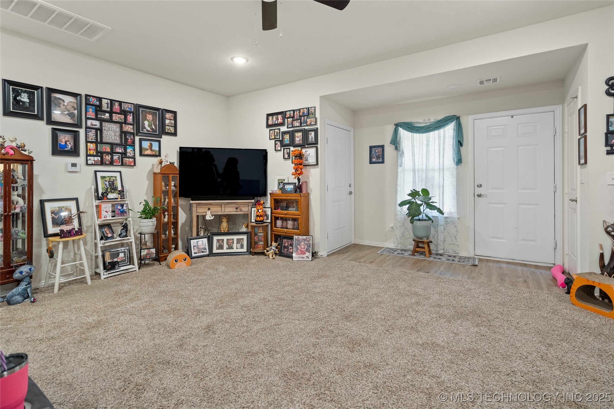 1022 Indian Plains Property Photo 4