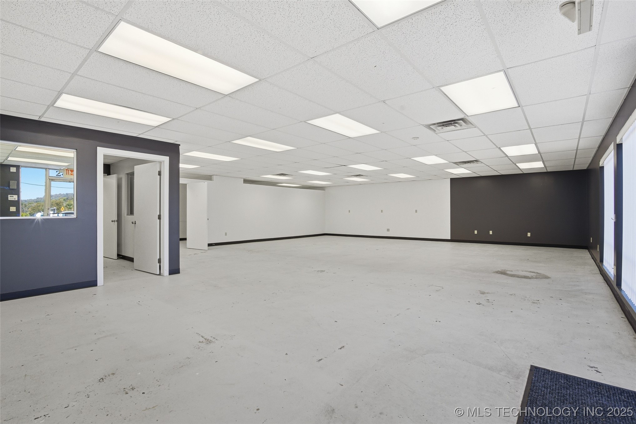 2422 W 41st Street Property Photo 3