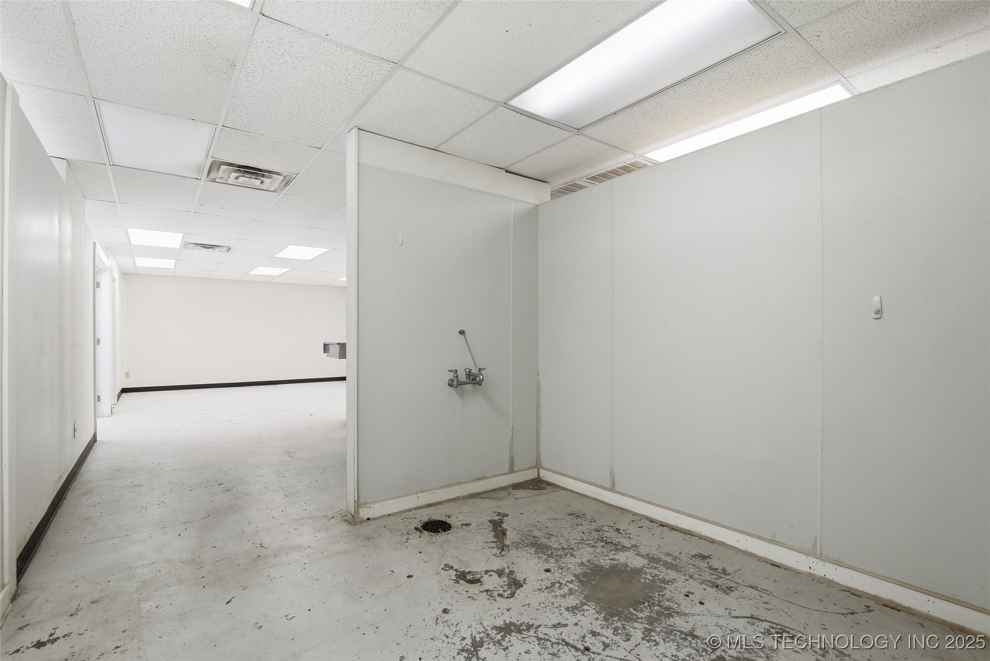 2422 W 41st Street Property Photo 5