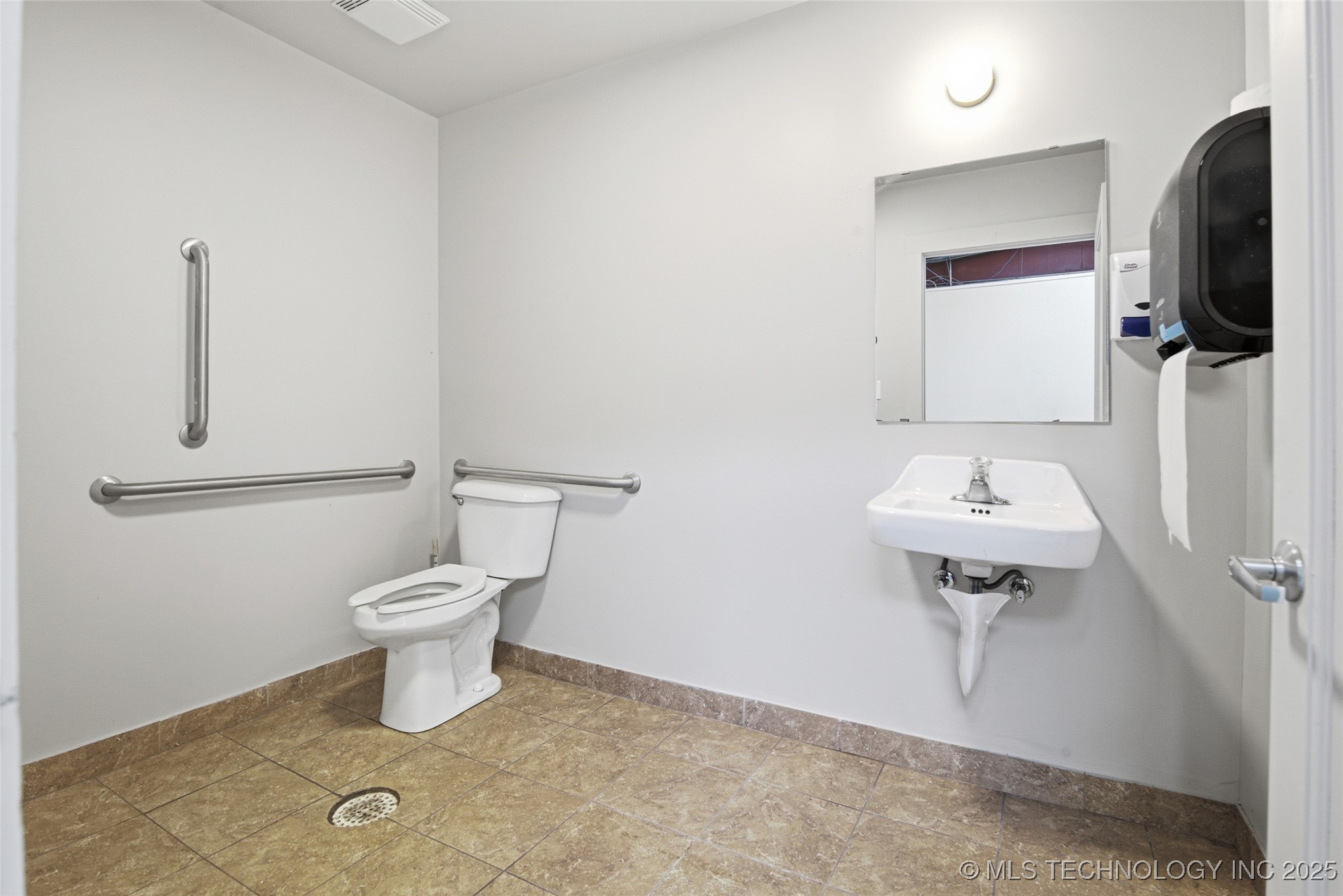 2422 W 41st Street Property Photo 10