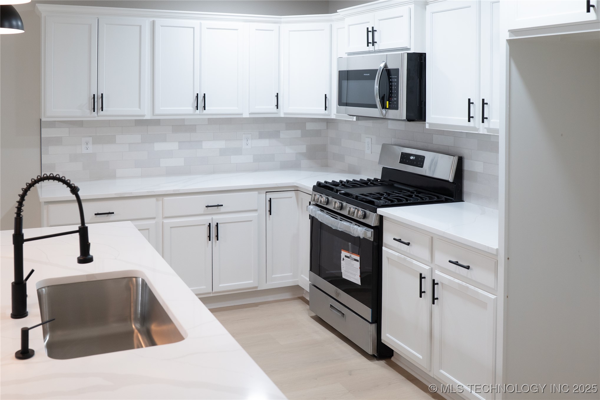 421 S 69th East Avenue Property Photo 9