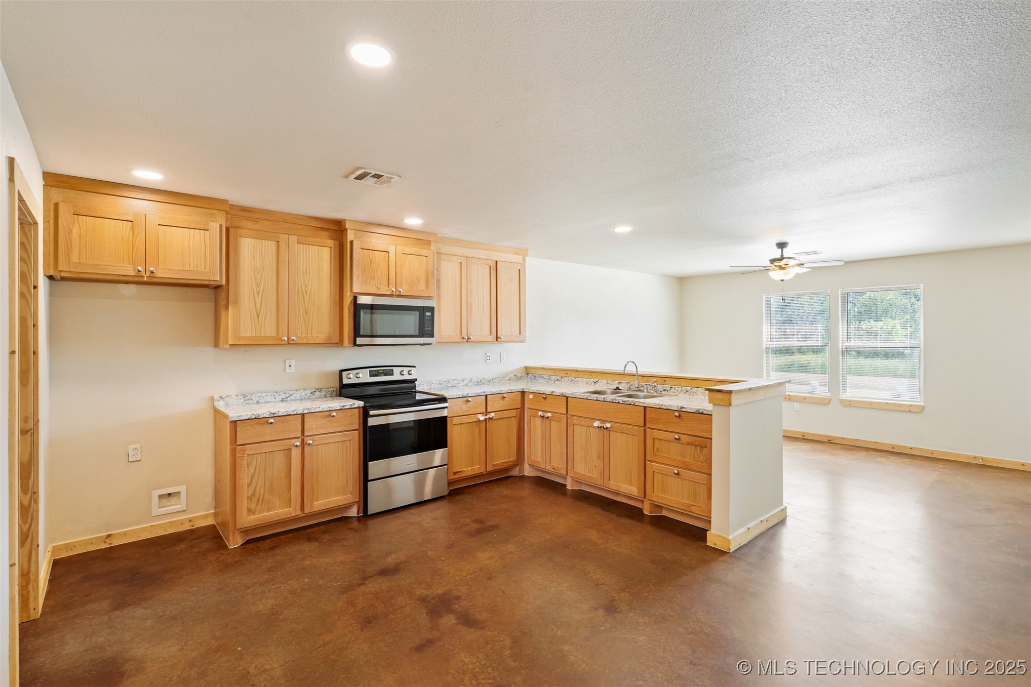 13001 Owen Lane 13005 Property Photo 5