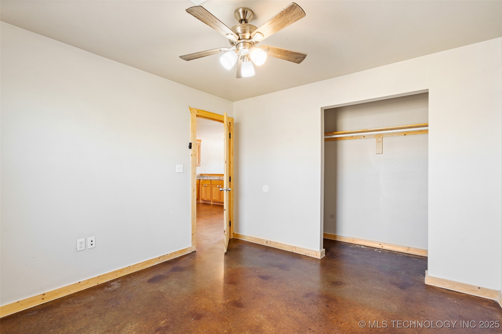 13001 Owen Lane 13005 Property Photo 12