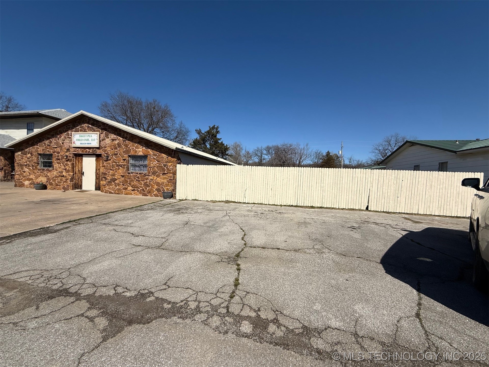 822 W Trudgeon Street Property Photo 24