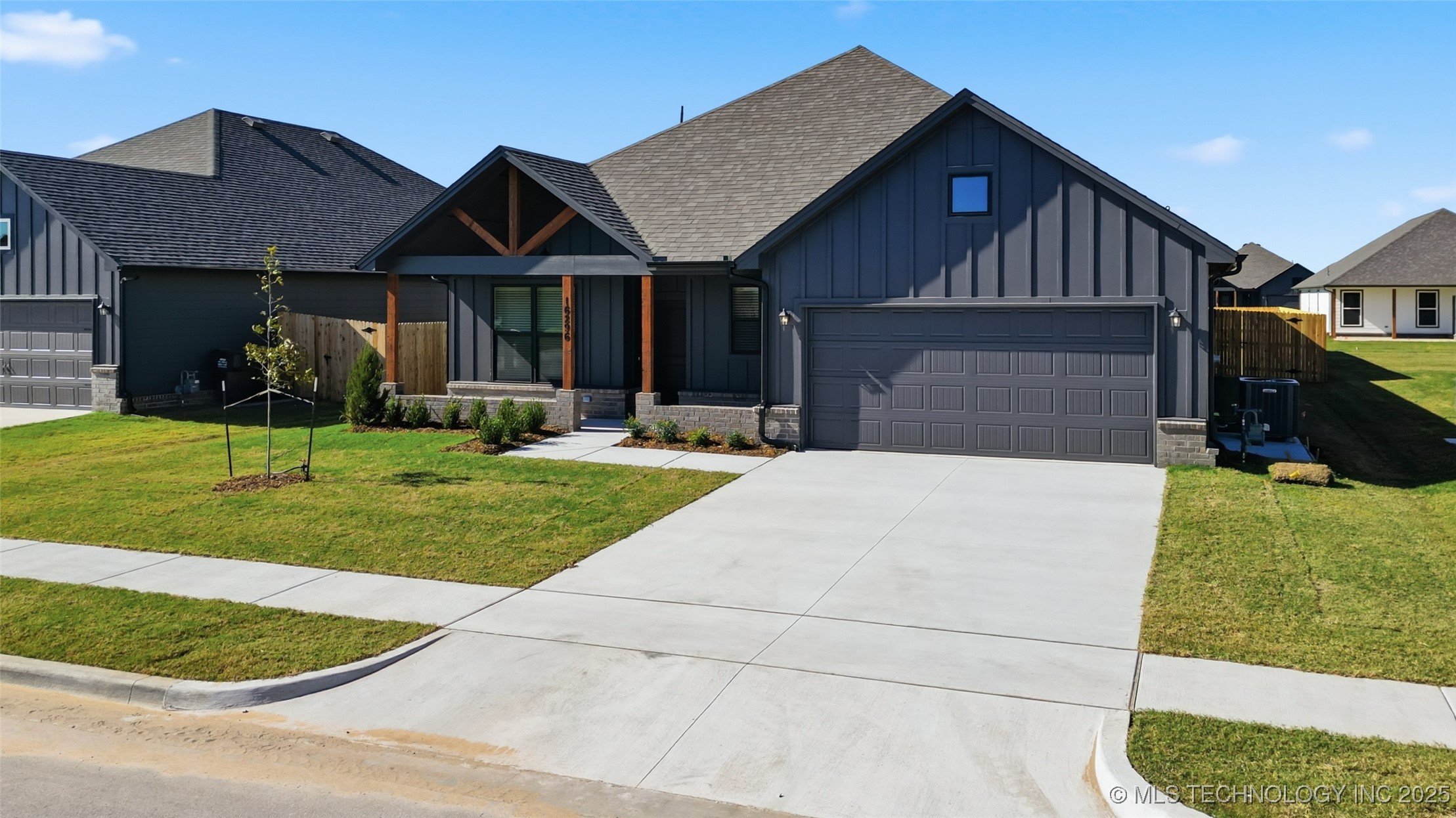 16296 S 90 Avenue E Property Photo 2