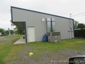 609 E Main Property Photo 2