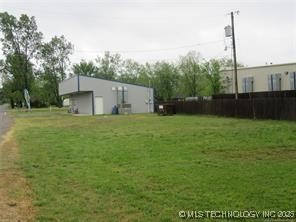 609 E Main Property Photo 3