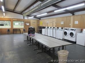 609 E Main Property Photo 4