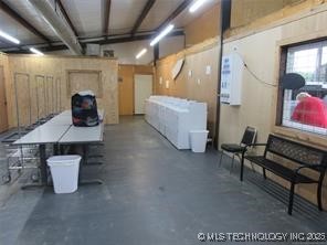 609 E Main Property Photo 5