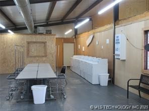 609 E Main Property Photo 6