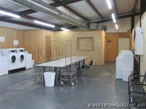 609 E Main Property Photo 9