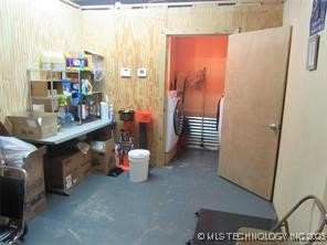 609 E Main Property Photo 10