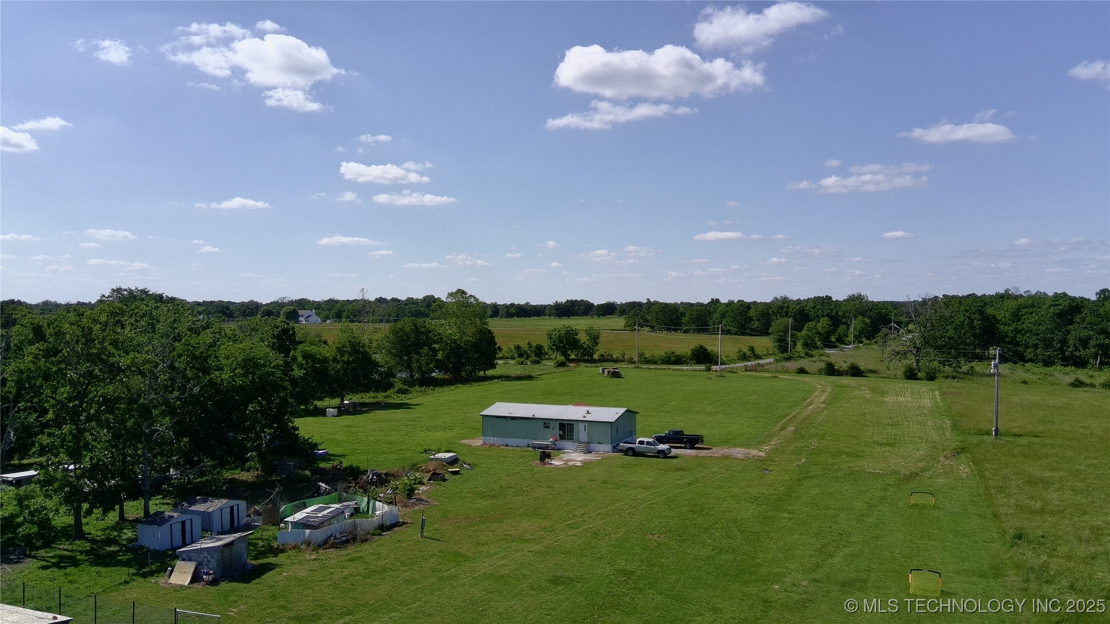 17333 E 390 Road Property Photo 6