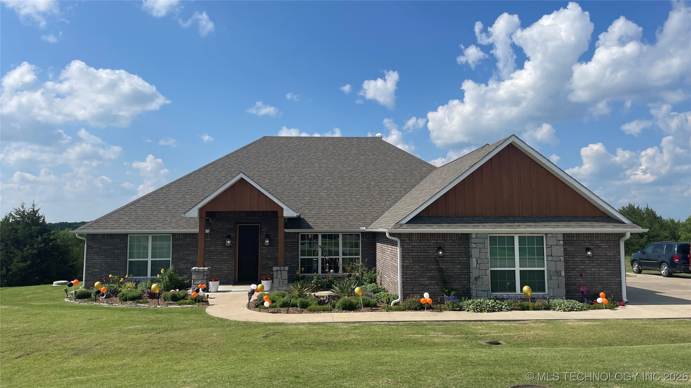 1120 E St Andrews Circle Property Photo 1