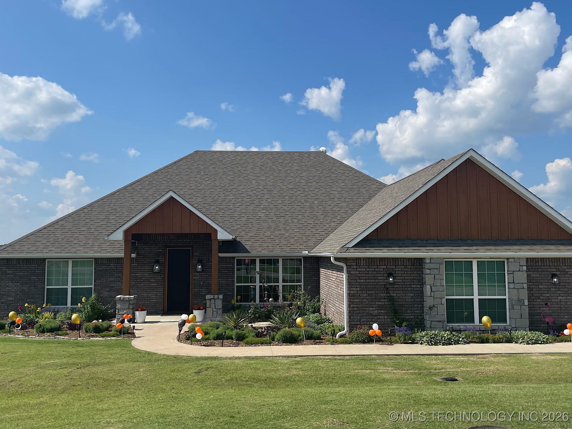 1120 E St Andrews Circle Property Photo 2