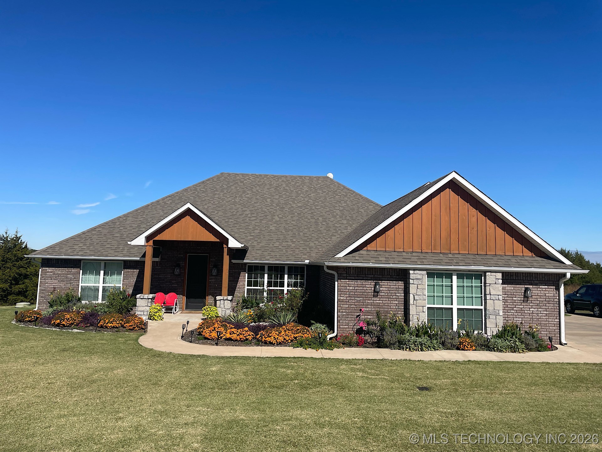 1120 E St Andrews Circle Property Photo 3