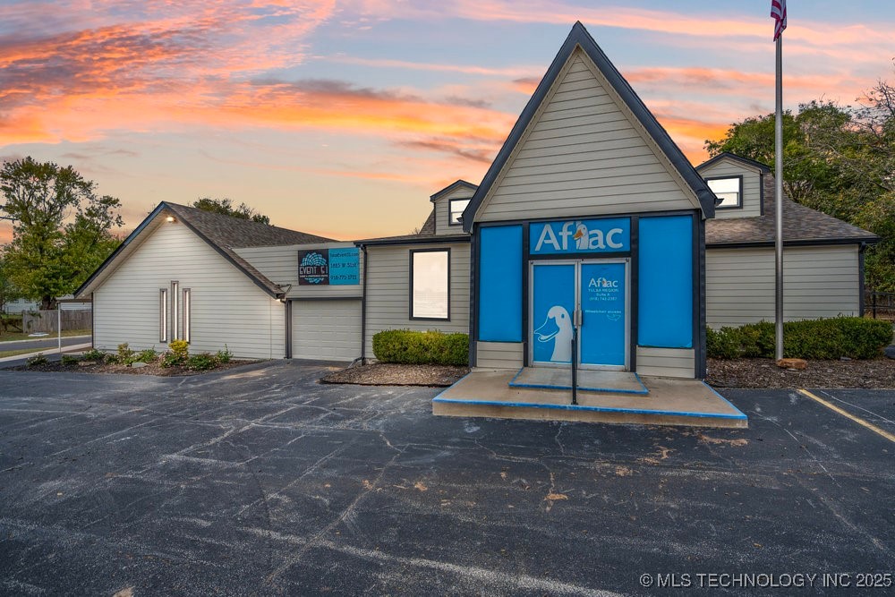 1823 W 51st Street Property Photo 1