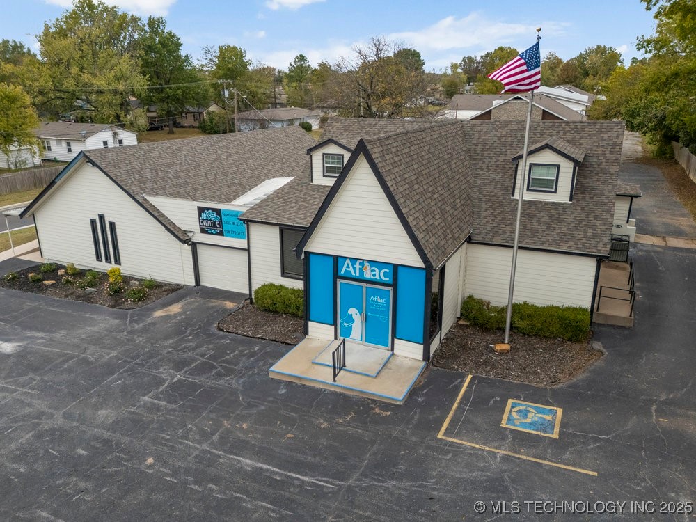 1823 W 51st Street Property Photo 2