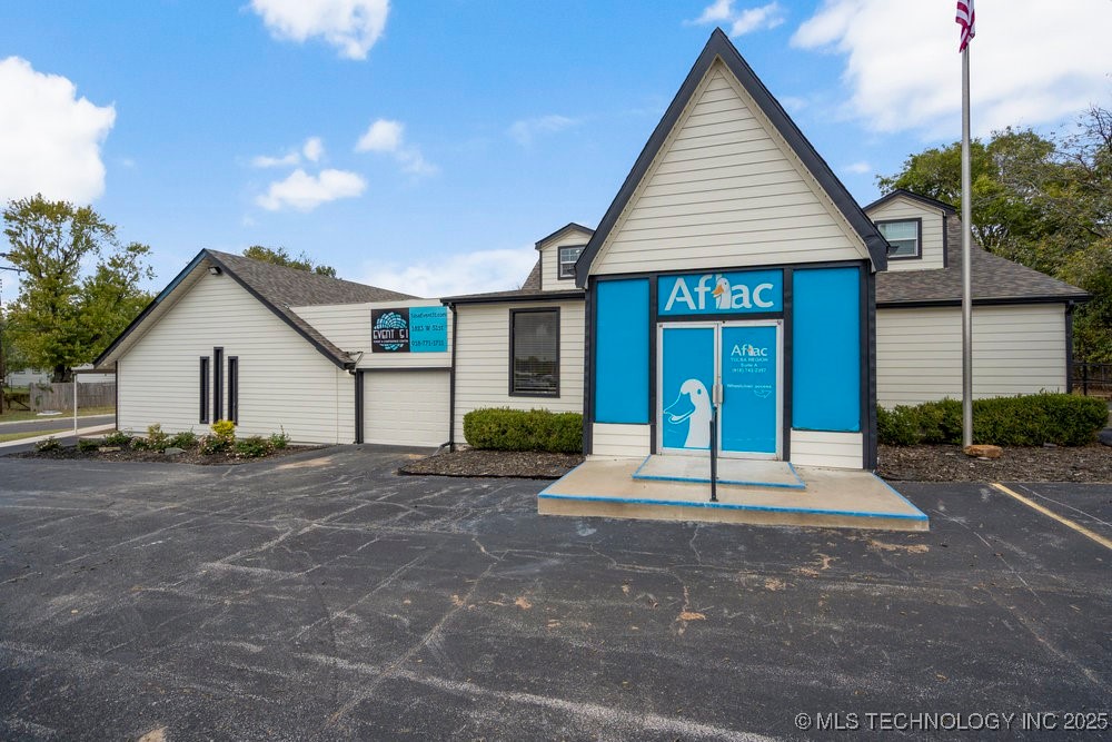 1823 W 51st Street Property Photo 4