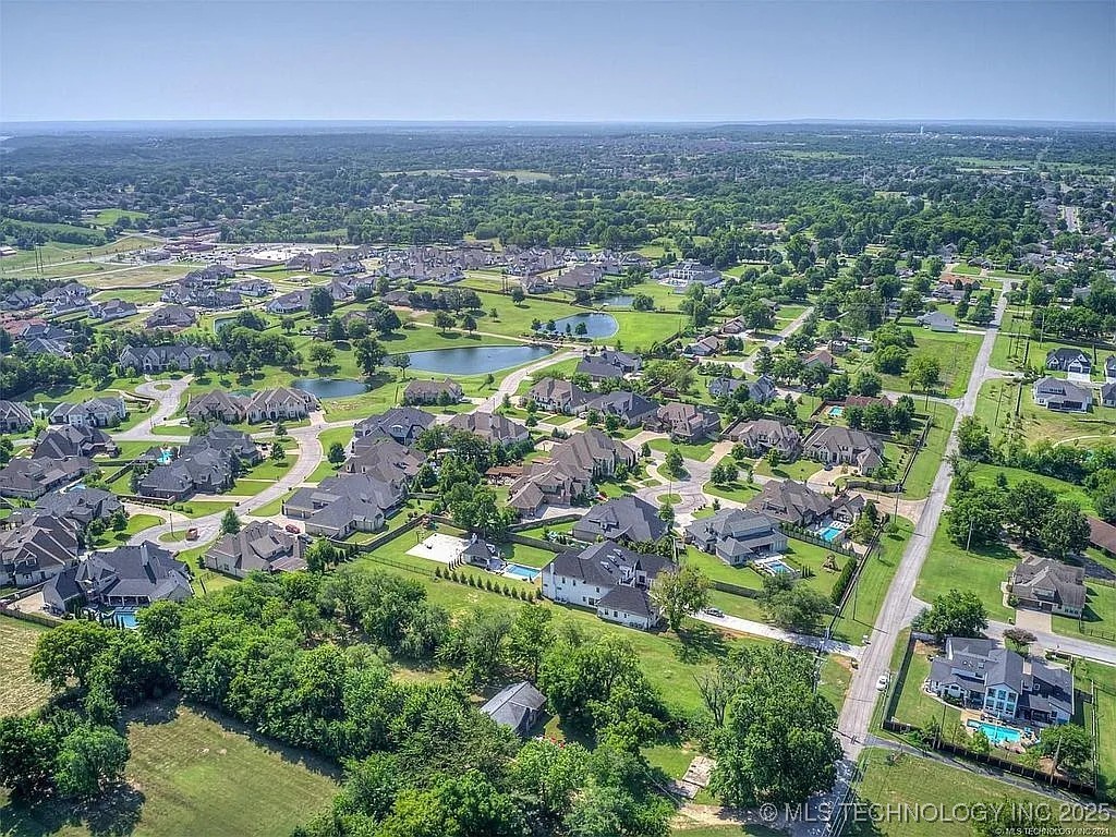 10715 S Elgin Avenue Property Photo 4