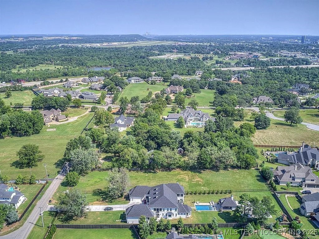 10715 S Elgin Avenue Property Photo 5