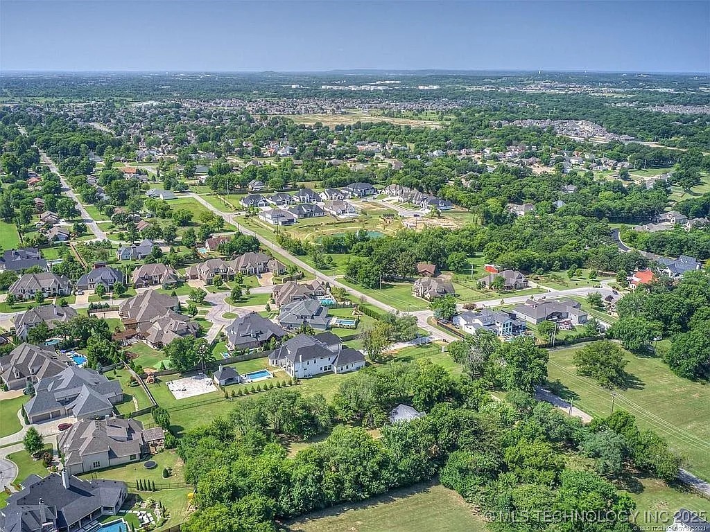 10715 S Elgin Avenue Property Photo 6