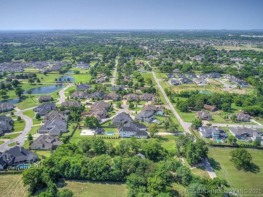 10715 S Elgin Avenue Property Photo 8