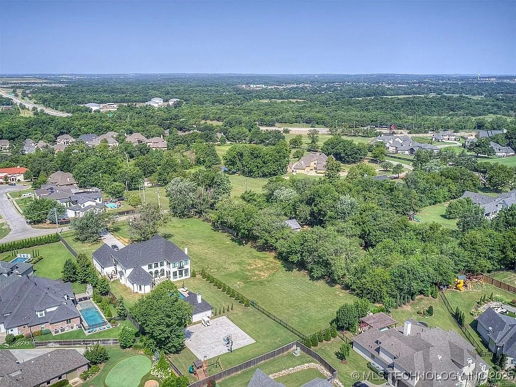 10715 S Elgin Avenue Property Photo 10