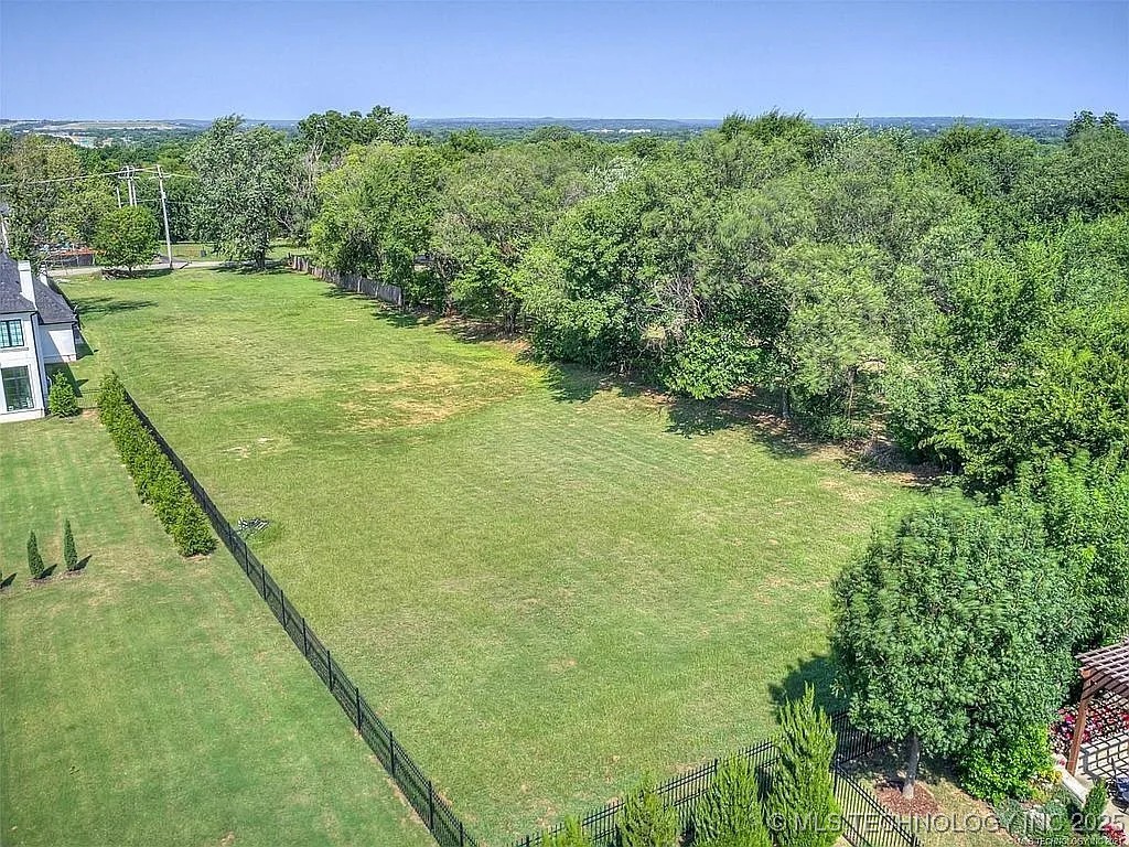 10715 S Elgin Avenue Property Photo 12