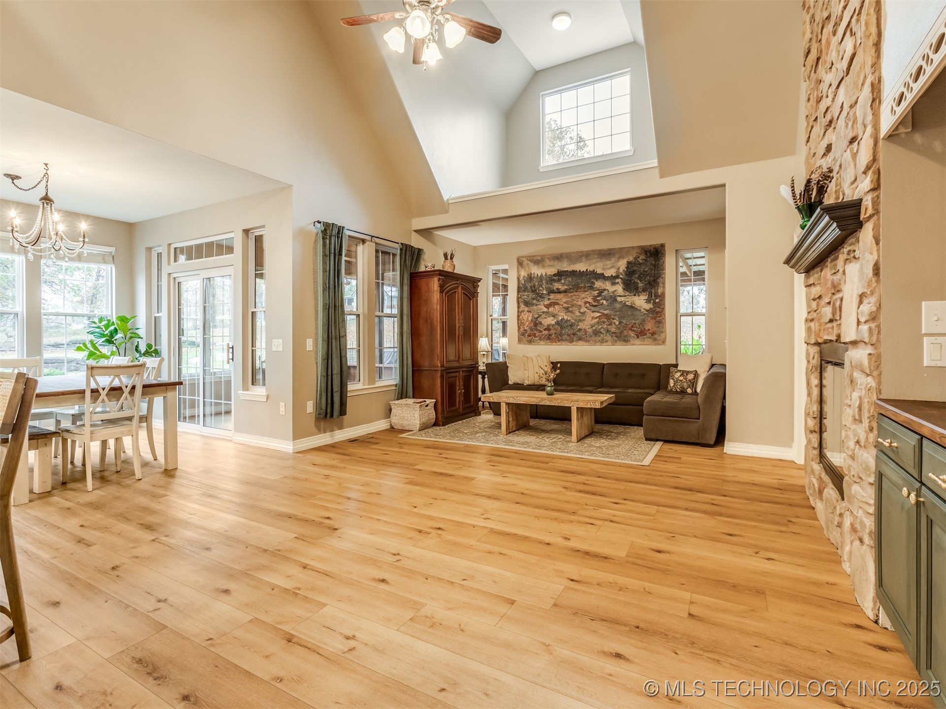 2485 Avalon Drive Property Photo 6