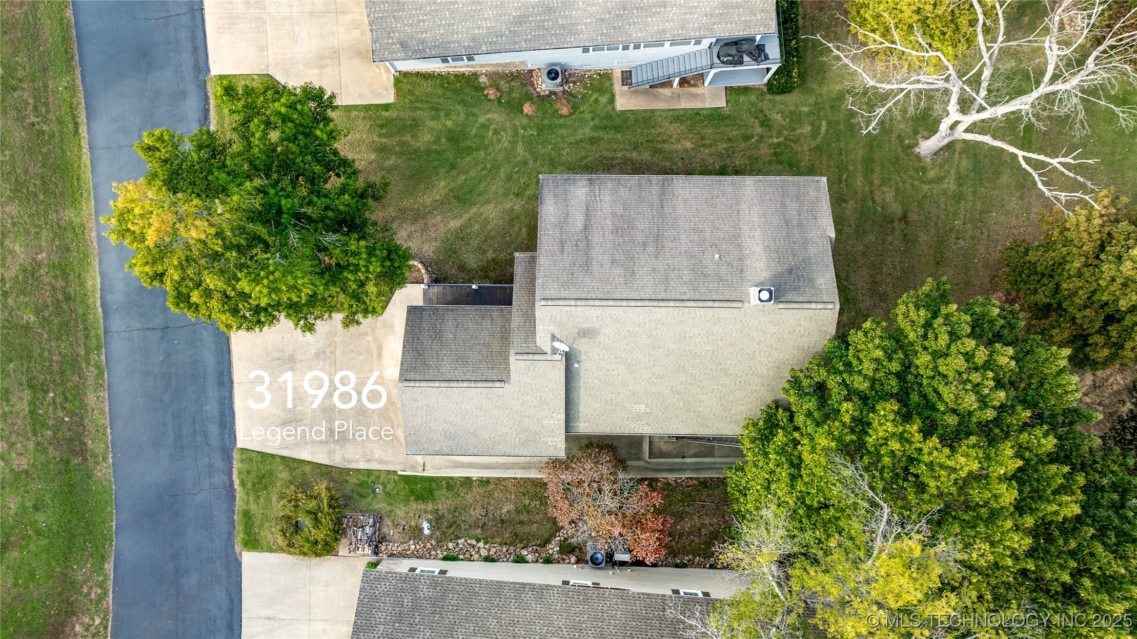 31986 Legend Place Property Photo 9